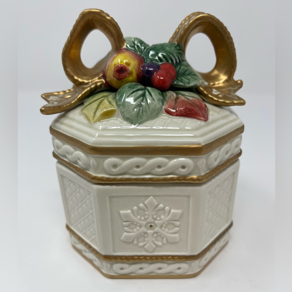FITZ AND FLOYD: Snowy Woods Lidded Box. Holiday Decor. Vintage. Original box.
